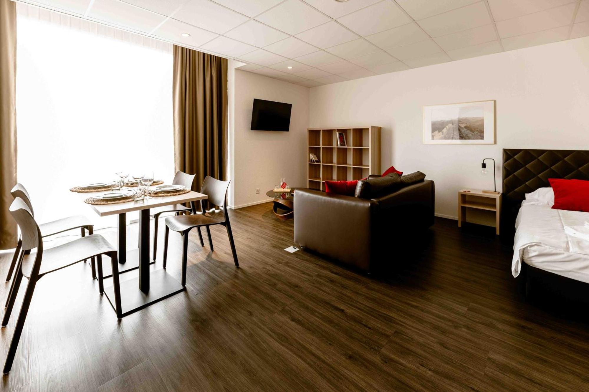 Los Lorentes Apartments Bern Airport Belp Esterno foto