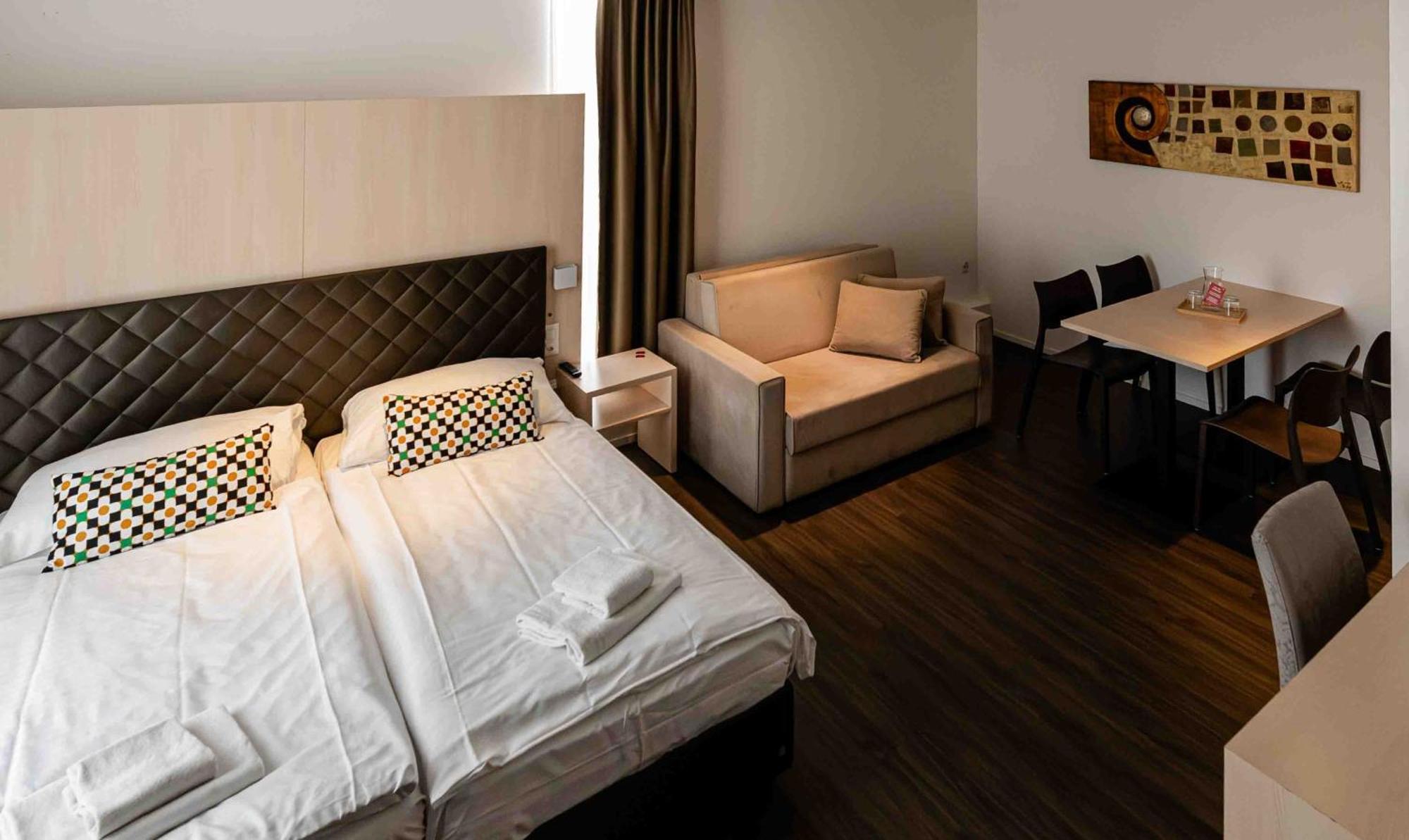 Los Lorentes Apartments Bern Airport Belp Esterno foto