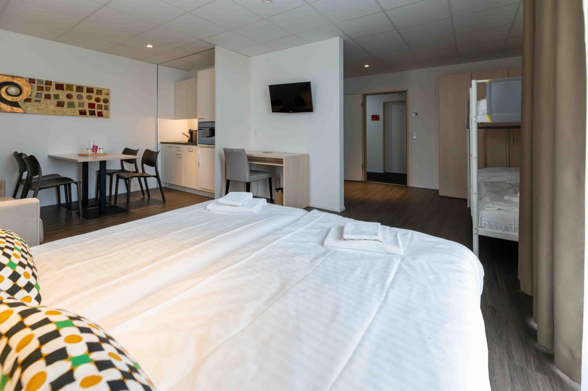 Los Lorentes Apartments Bern Airport Belp Esterno foto